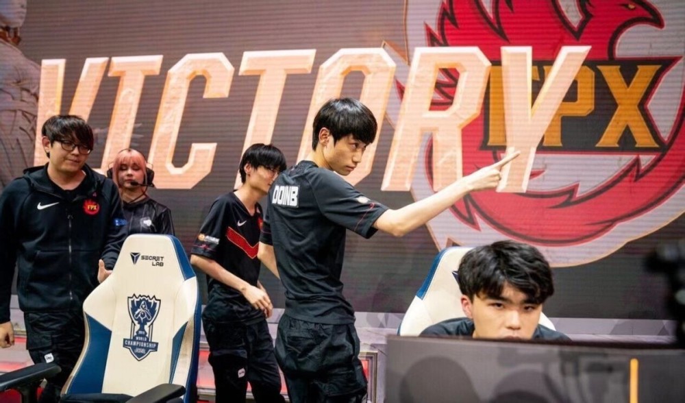 场上施加的 场上施加的